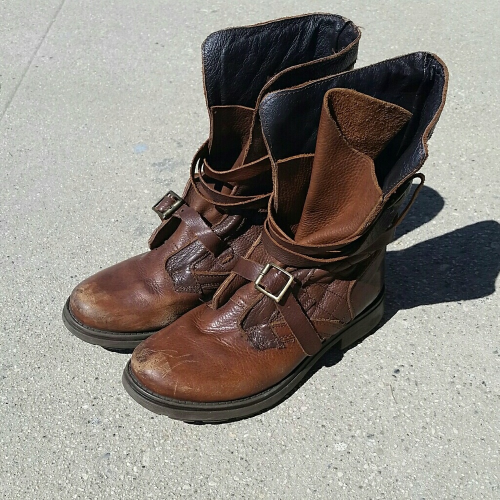 Steve Madden Bounty Leather buckle boots